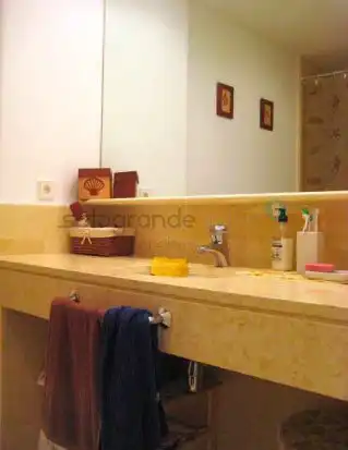 Badezimmer von Wohnungen zur Miete in Sotogrande mit Klimaanlage, Heizung und Terrasse