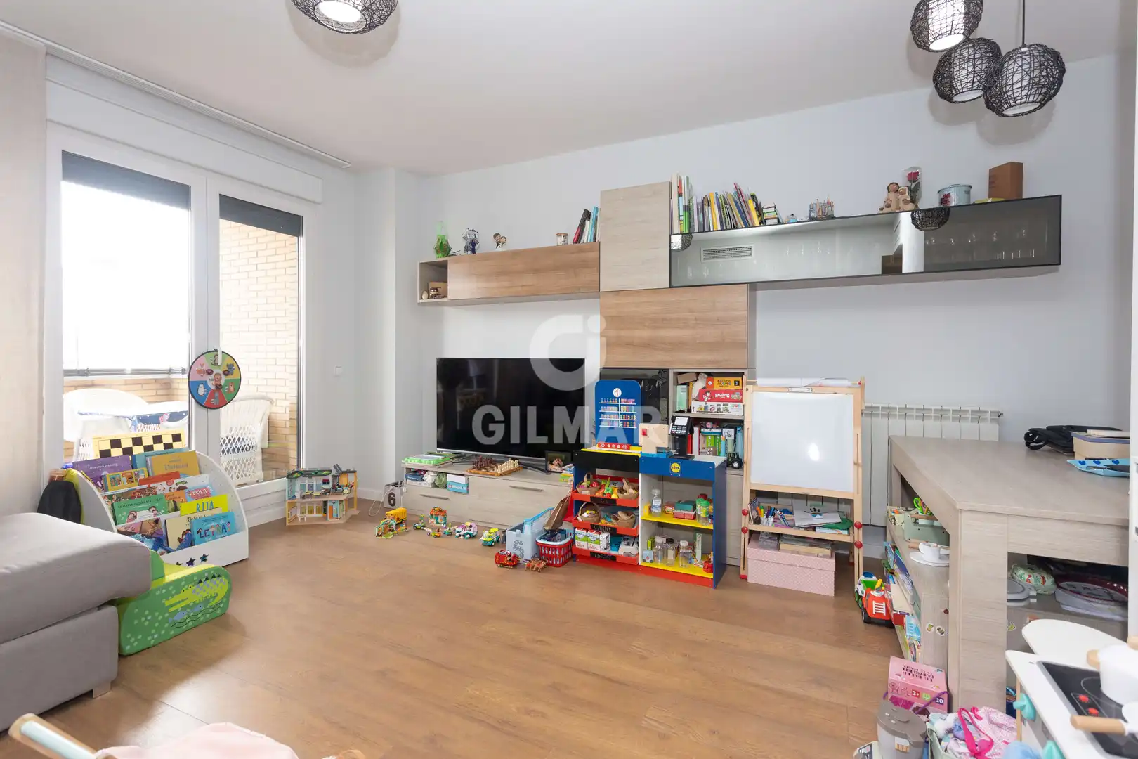 Sala d'estar de Dúplex en venda en  Madrid Capital amb Calefacció, Jardí privat i Traster