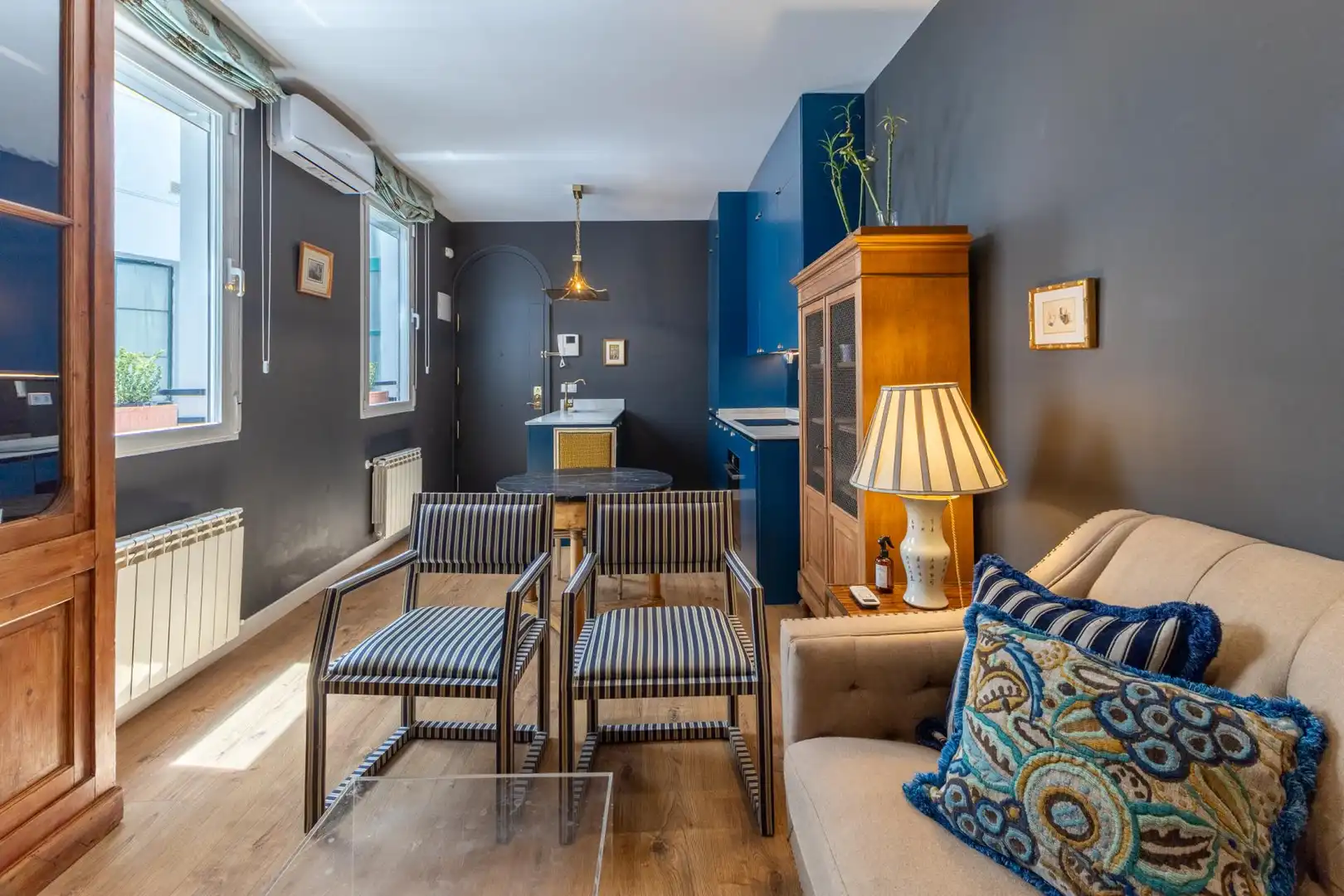 Sala d'estar de Apartament de lloguer en Madrid amb Aire condicionat, Calefacció i Moblat