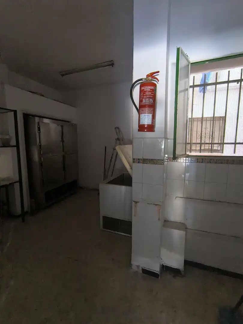 Cocina de Local en venta en Sevilla