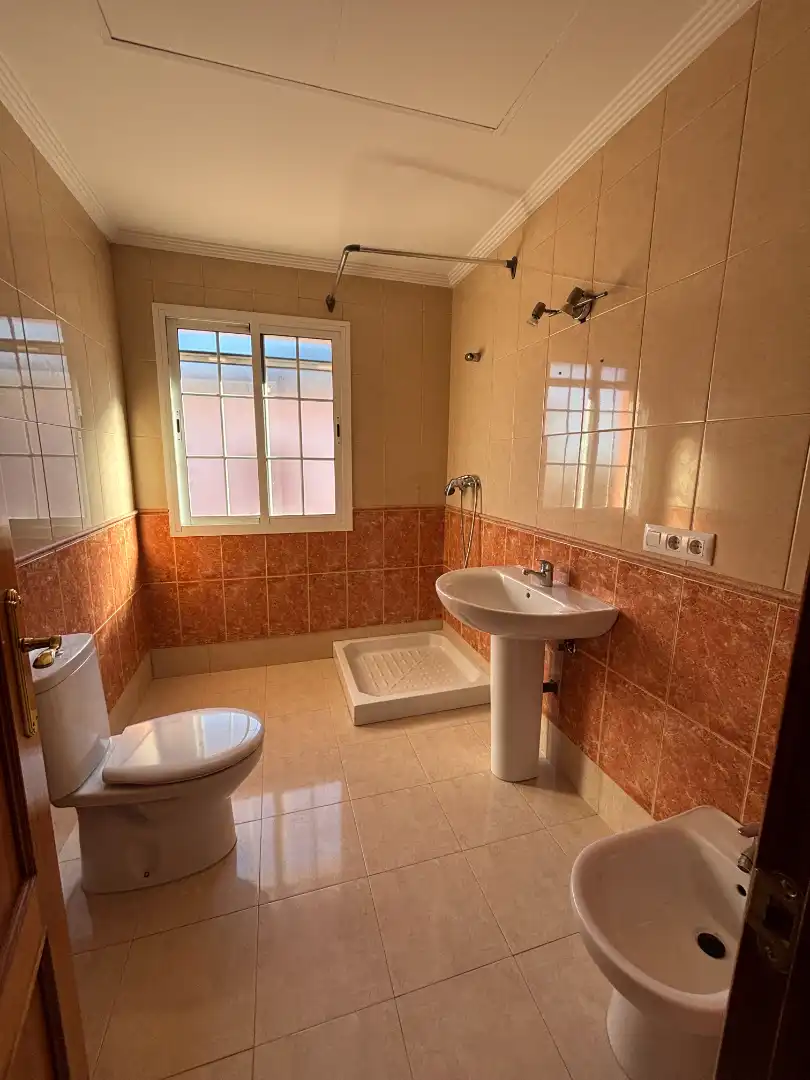 Bathroom of Detached homes for sale in Almensilla  with Air Conditioner, Private garden and Terrace