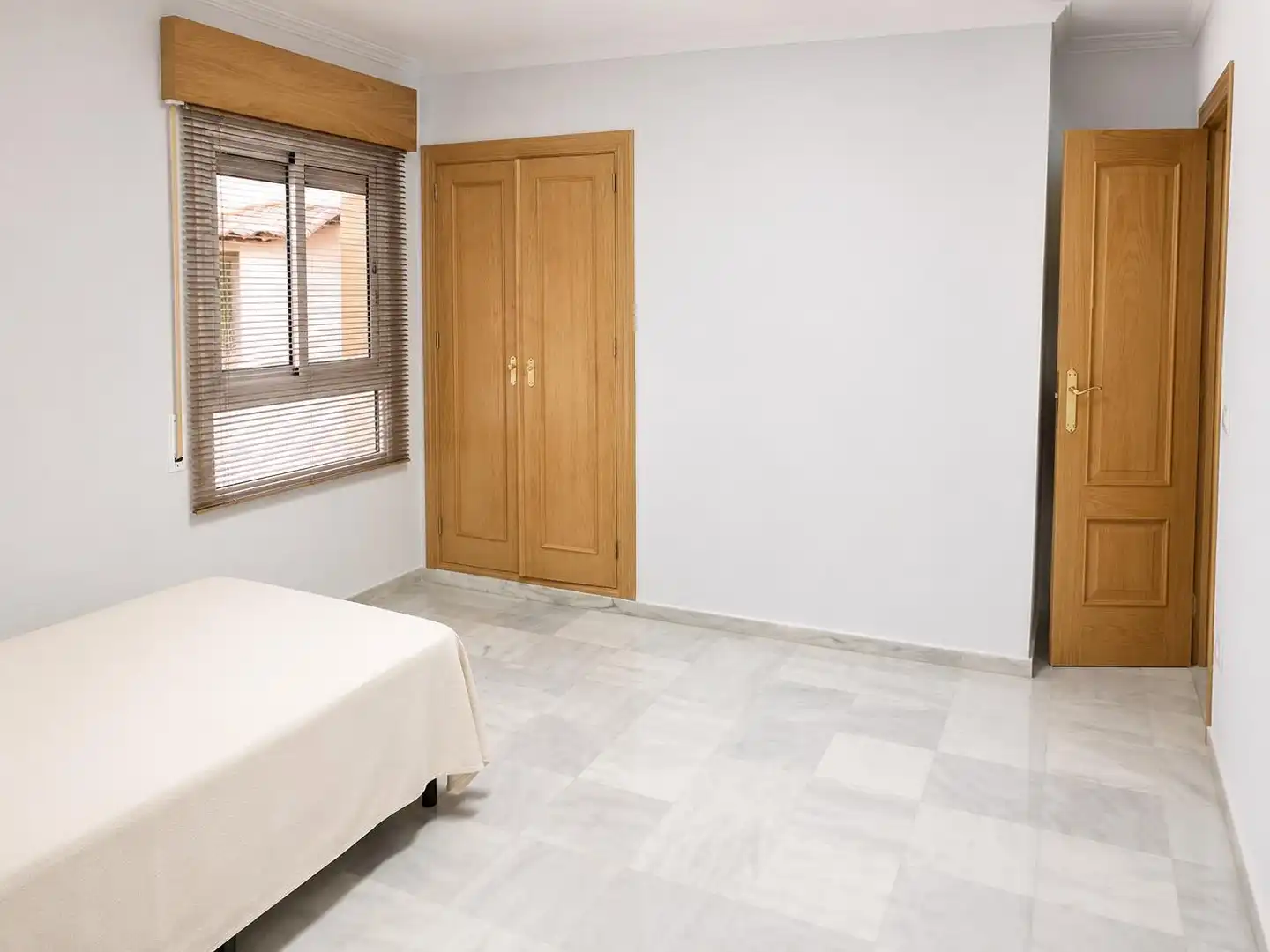 Habitación de Piso de alquiler en Málaga con Aire acondicionado, Calefacción y Jardín privado