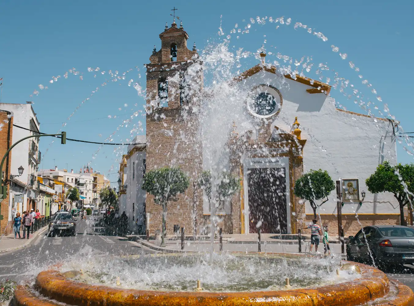 Vista exterior de Casa adosada en venda en Camas amb Terrassa i Balcó