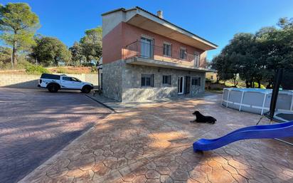 Vista exterior de Casa o xalet de lloguer en Vacarisses amb Calefacció, Jardí privat i Terrassa