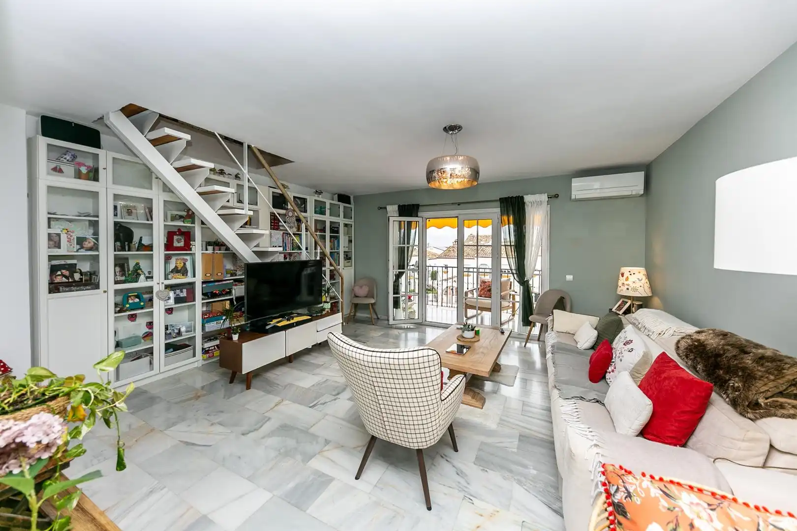 Sala de estar de Ático en venta en Benalmádena con Aire acondicionado, Jardín privado y Terraza