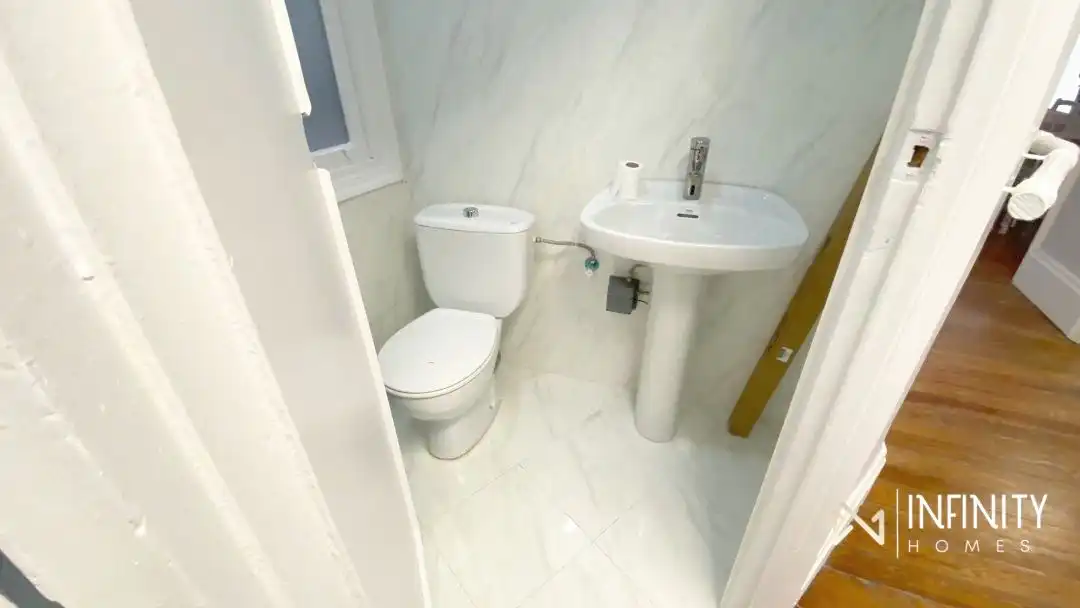 Bathroom of Flat for rent in Bilbao   with Heating and Balcony