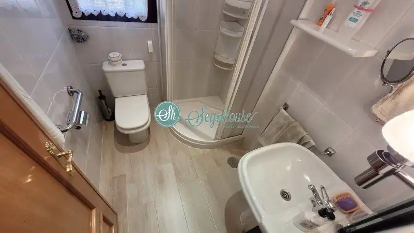 Bany de Casa o xalet en venda en Segovia amb Calefacció, Parquet i Terrassa