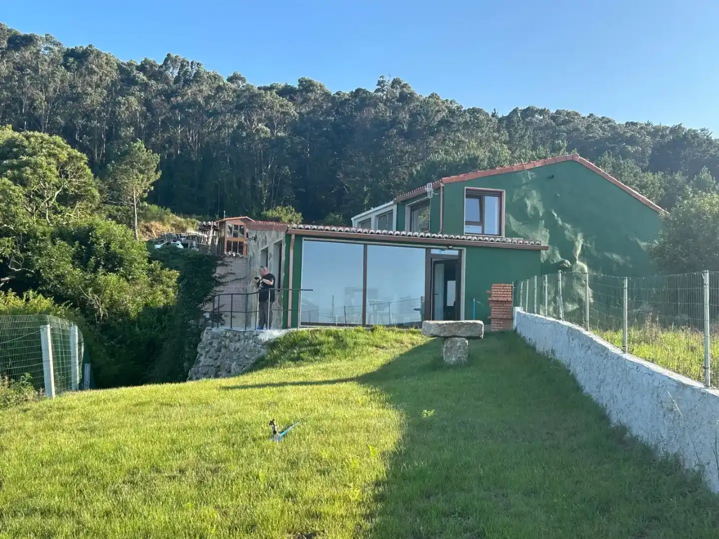 Vista exterior de Casa adosada en venda en Fisterra amb Jardí privat, Parquet i Moblat