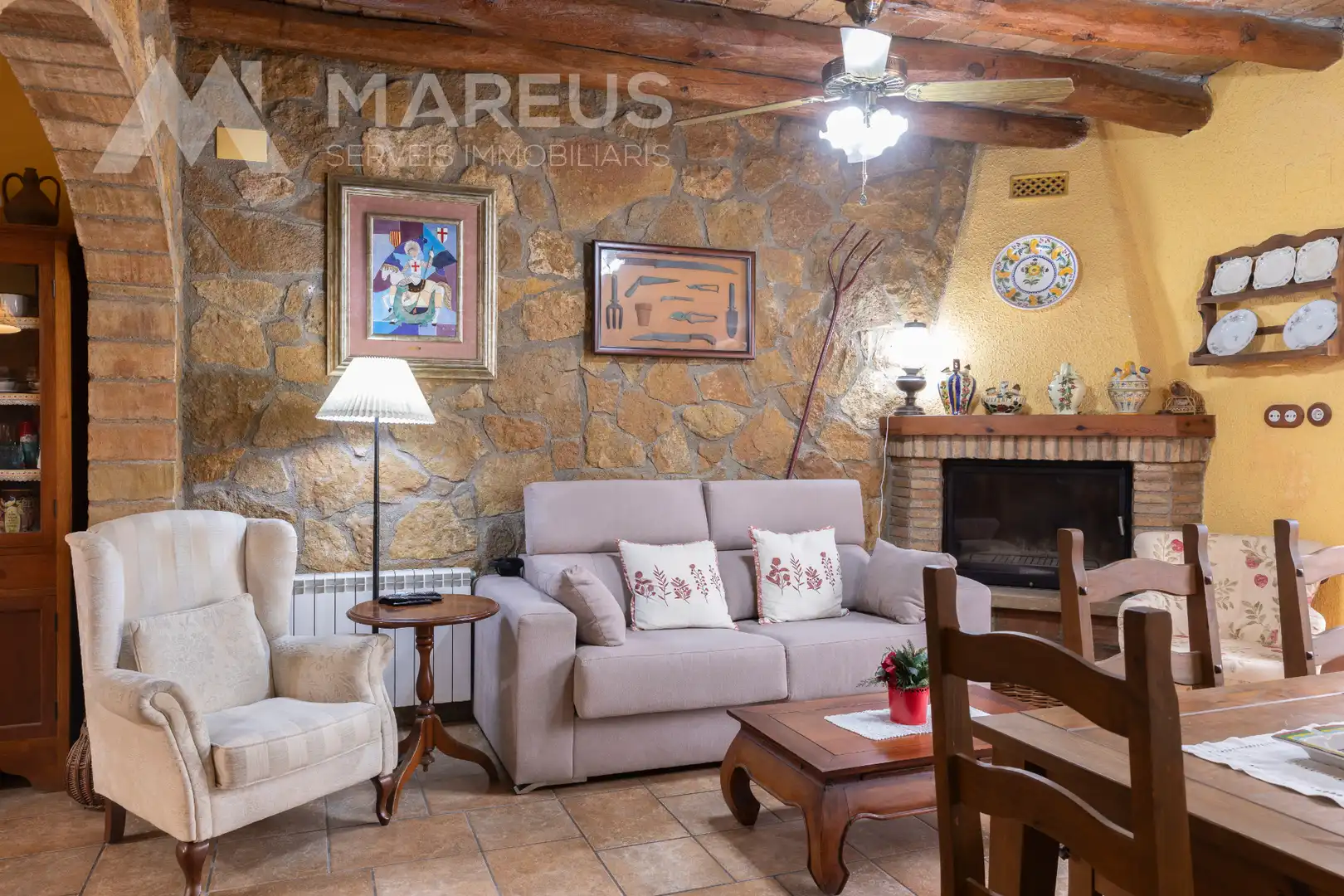 Sala de estar de Casa adosada en venta en Torrelavit con Calefacción
