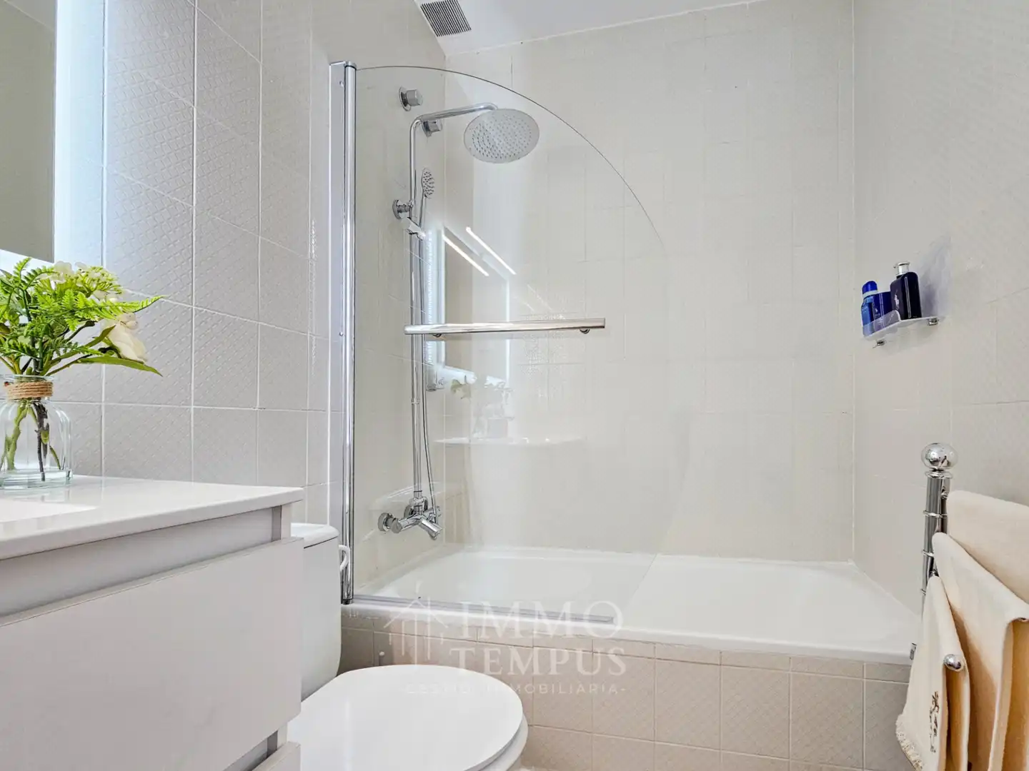 Baño de Casa adosada en venta en Sant Cugat del Vallès con Jardín privado, Parquet y Terraza