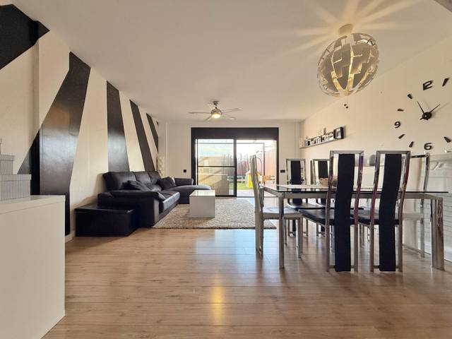 Casa adosada en Venta en Santa Maria