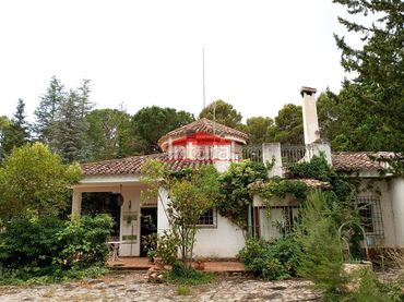 Casa amb piscina en venda a Urbanización Pinares del Júcar