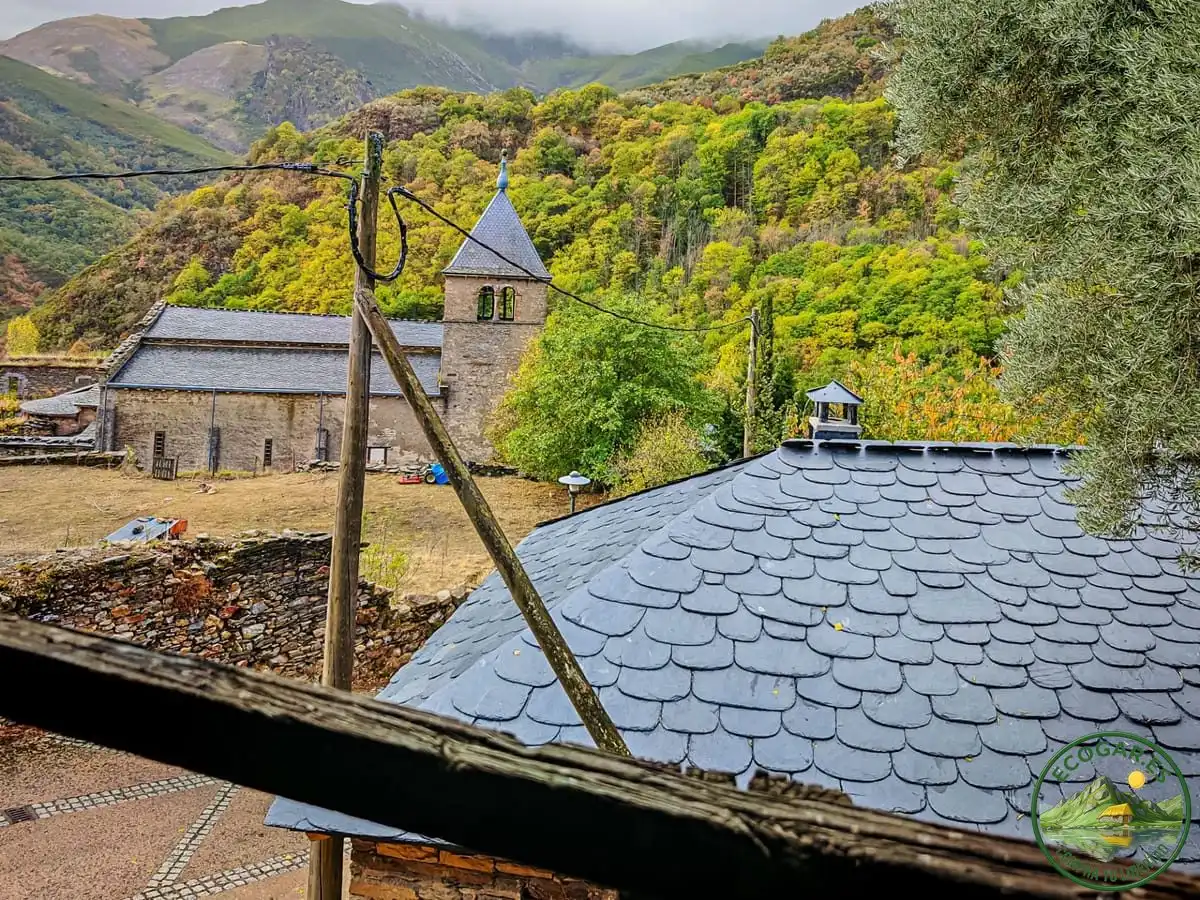 Vista exterior de Casa adosada en venta en Ponferrada