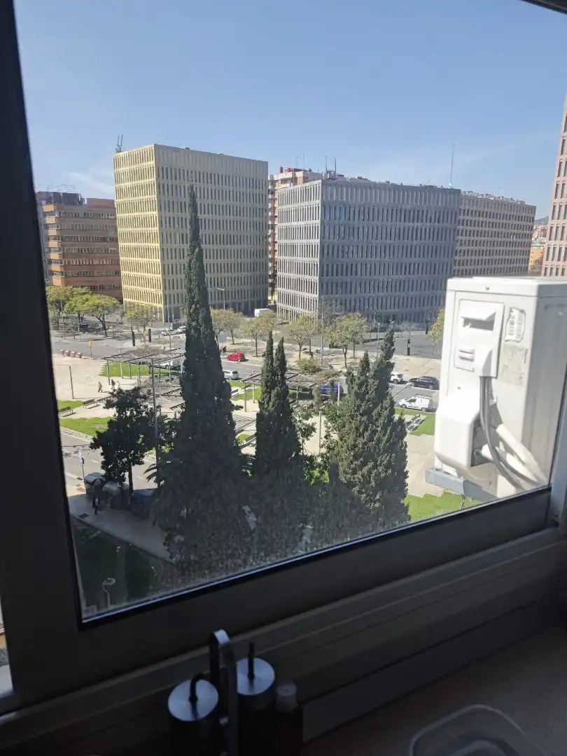 Vista exterior de Apartament en venda en L'Hospitalet de Llobregat amb Aire condicionat, Calefacció i Parquet