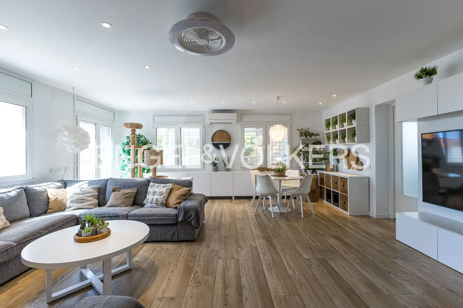 Sala de estar de Casa o chalet en venta en Vilanova i la Geltrú con Aire acondicionado, Calefacción y Jardín privado