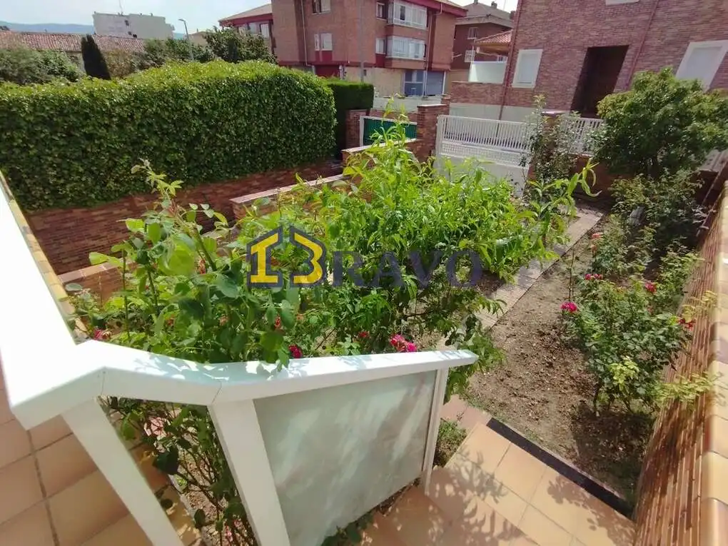 Jardín de Casa adosada en venta en Medina de Pomar con Calefacción, Jardín privado y Terraza