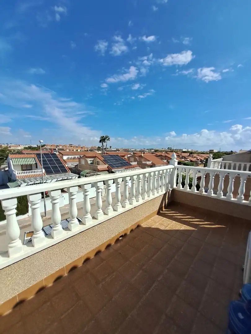 Adosado con terraza en venta en Avenida del Mare Nostrum