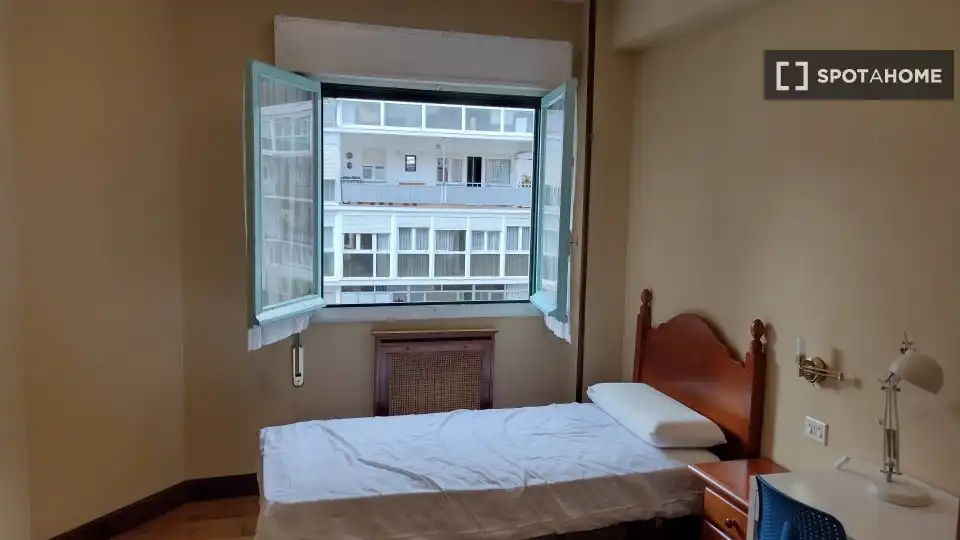 Bedroom of Apartments for share in Bilbao   with Air Conditioner, Terrace and Furnished
