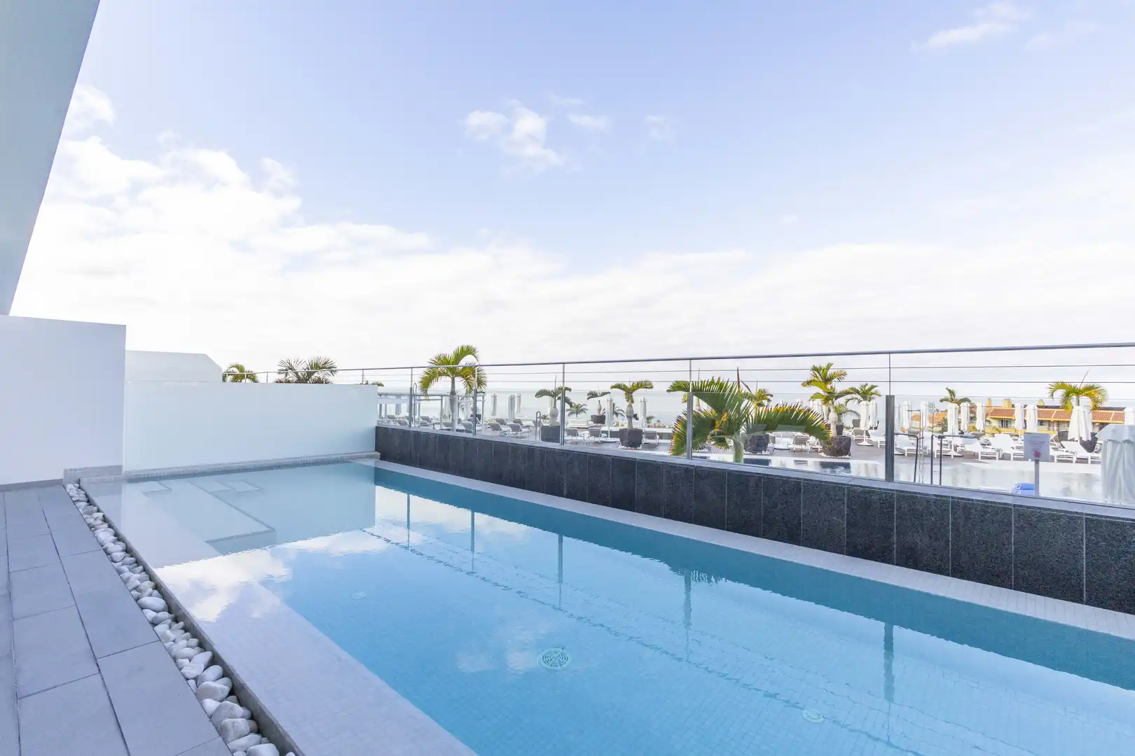 Piscina de Piso en venta en Adeje con Aire acondicionado, Terraza y Trastero
