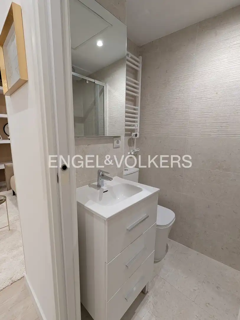 Badezimmer von Wohnung zum Verkauf in Madrid mit Klimaanlage, Heizung und Möbliert