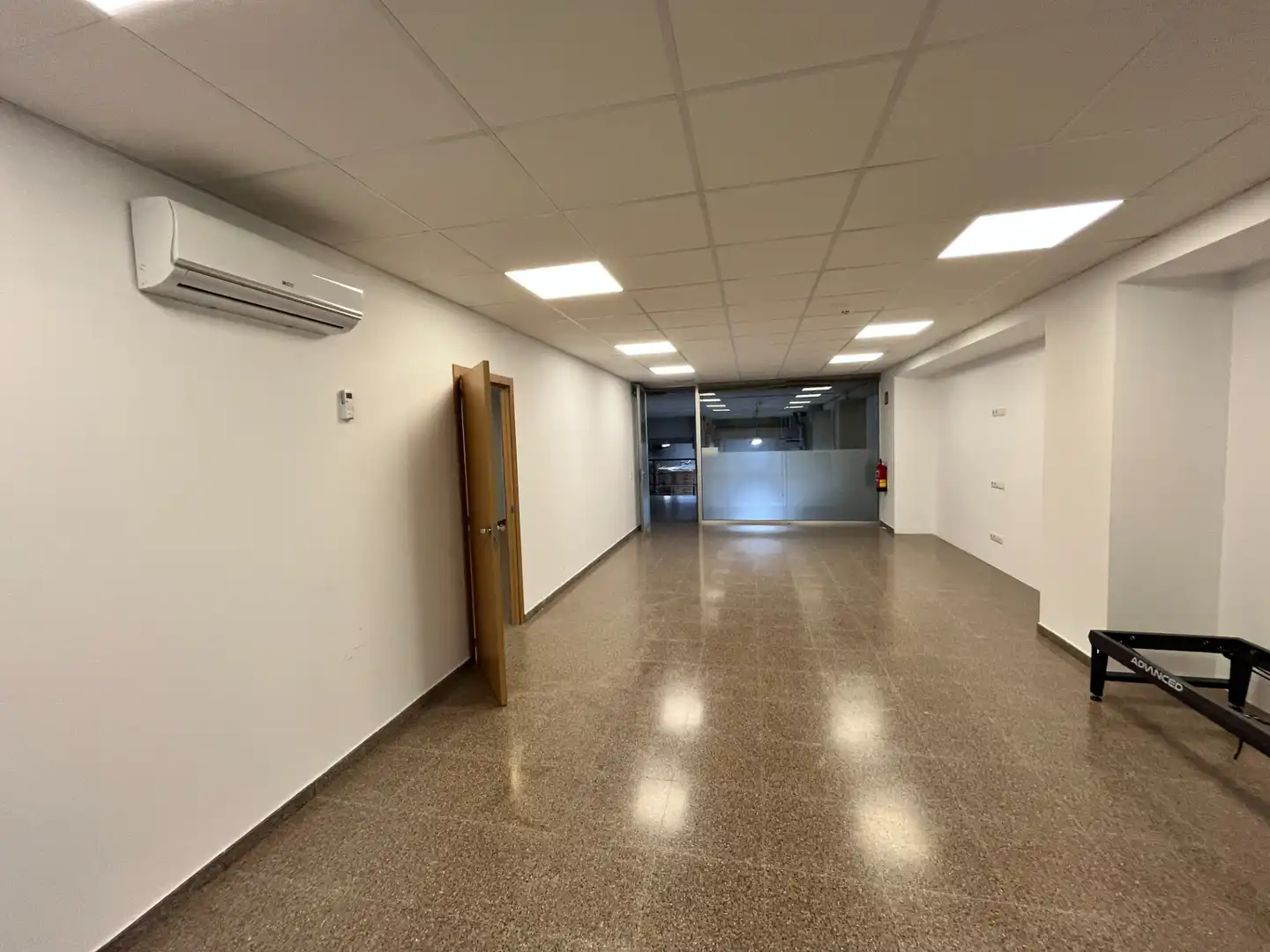 Fabrikhallen zur Miete in Badalona mit Heizung und Alarm