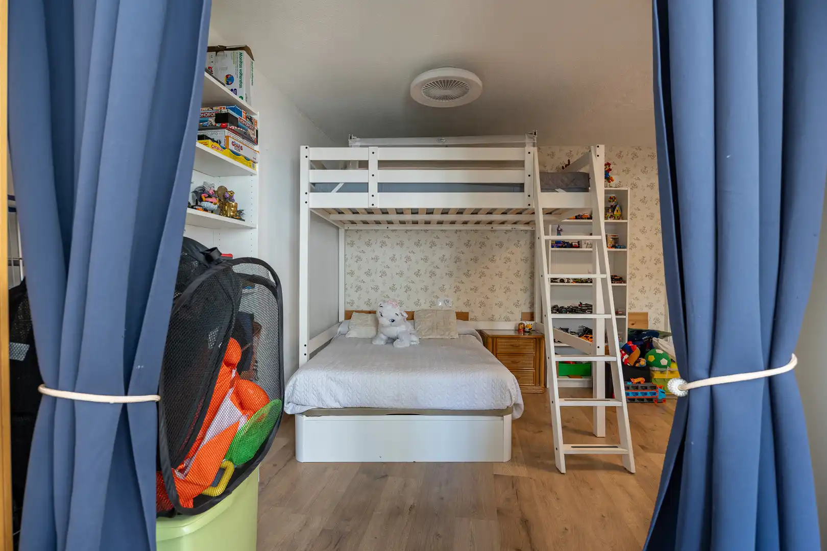 Bedroom of Flat for sale in Benidorm  with Swimming Pool, Furnished and Community pool