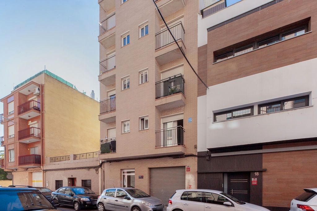 Vista exterior de Piso en venta en Paterna con Balcón