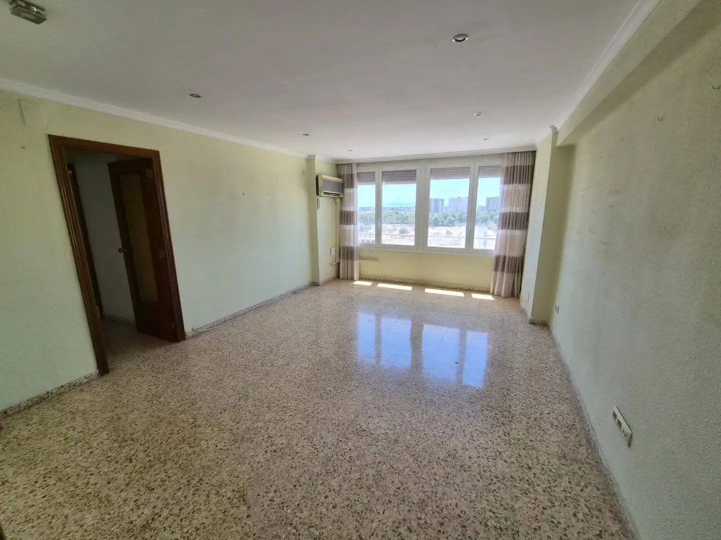 Sala d'estar de Pis en venda en Valencia amb Aire condicionat