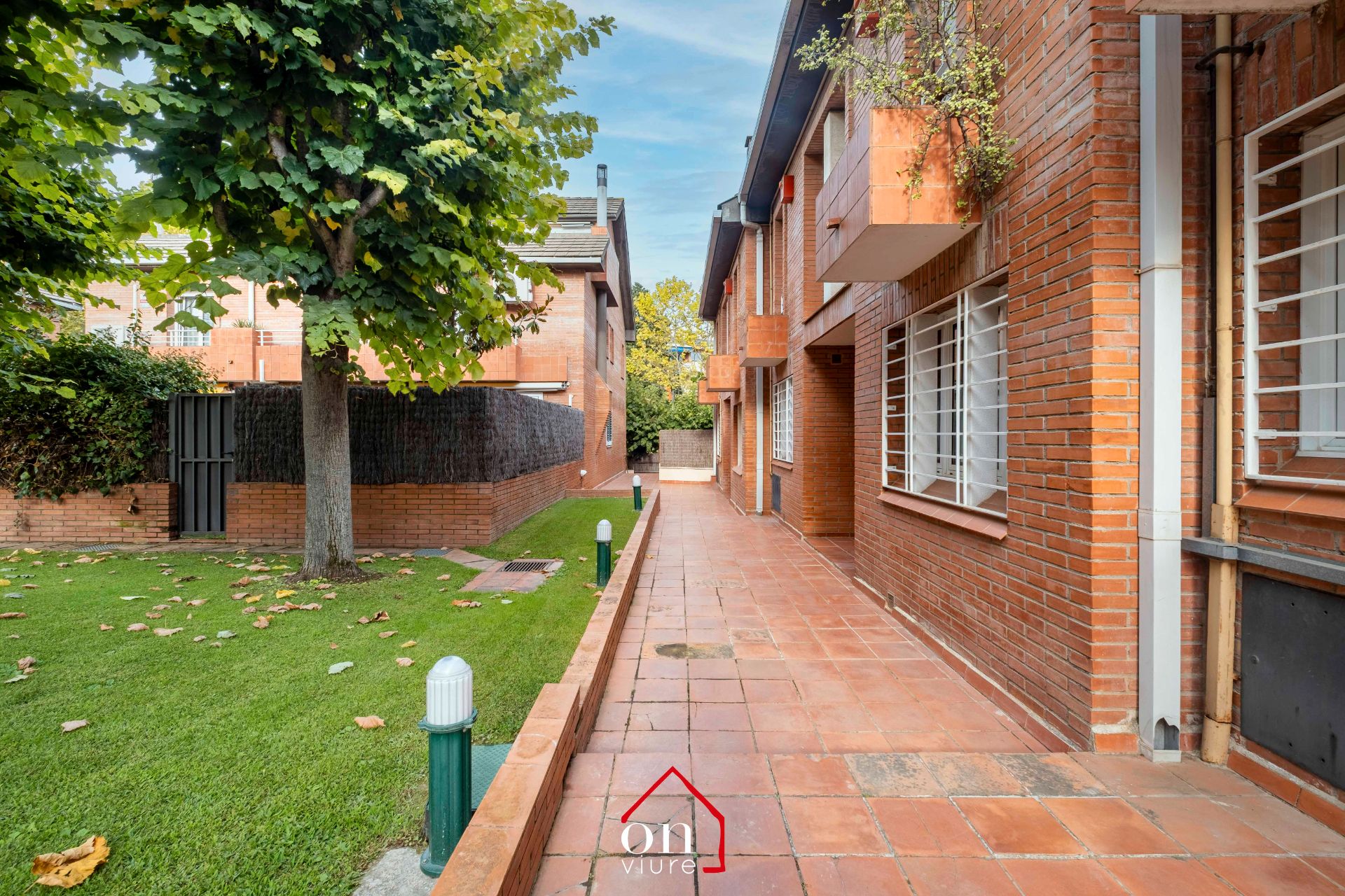 Exterior view of Single-family semi-detached for sale in Sant Cugat del Vallès  with Air Conditioner, Heating and Private garden