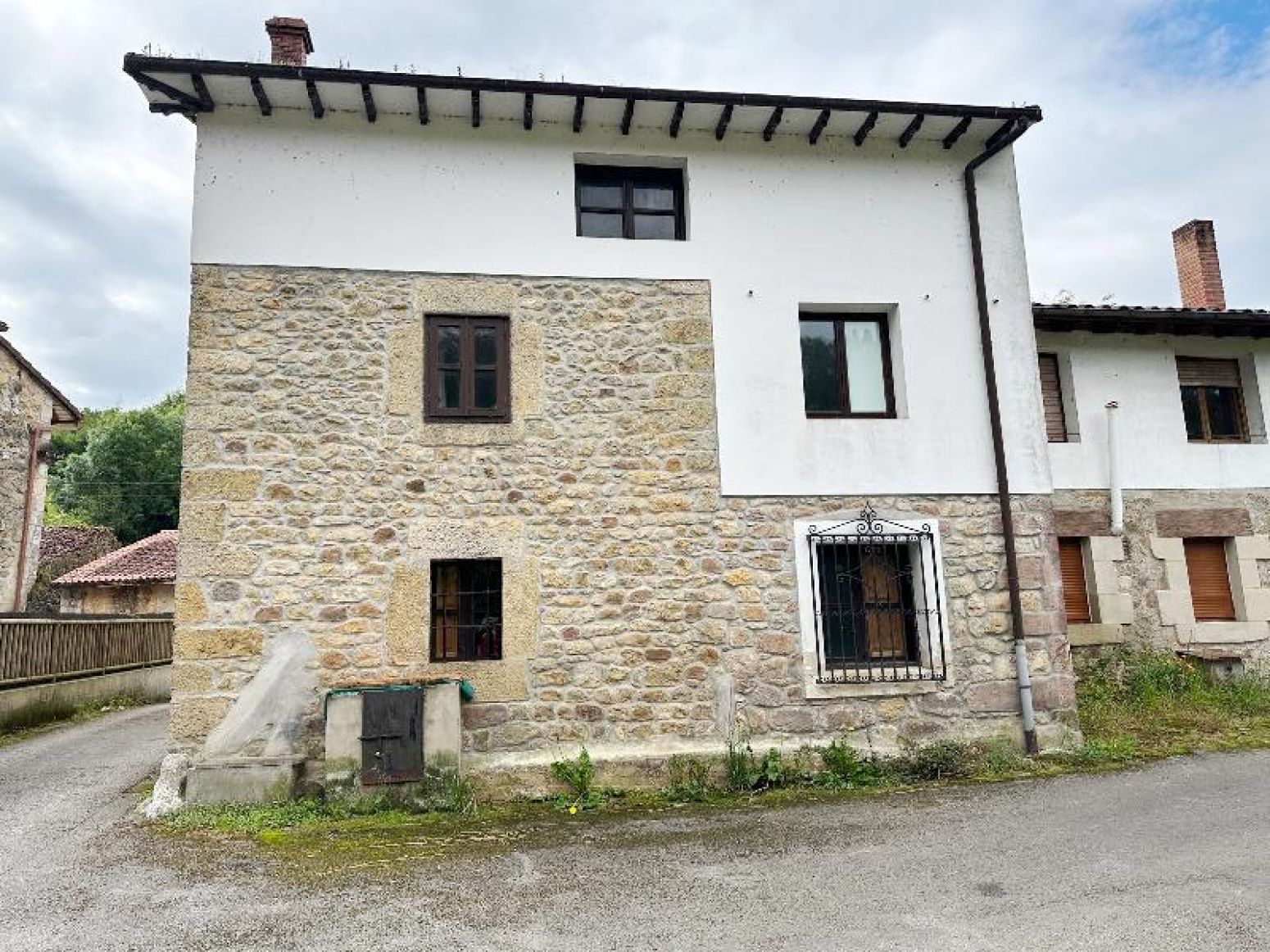 Exterior view of House or chalet for sale in Valdáliga
