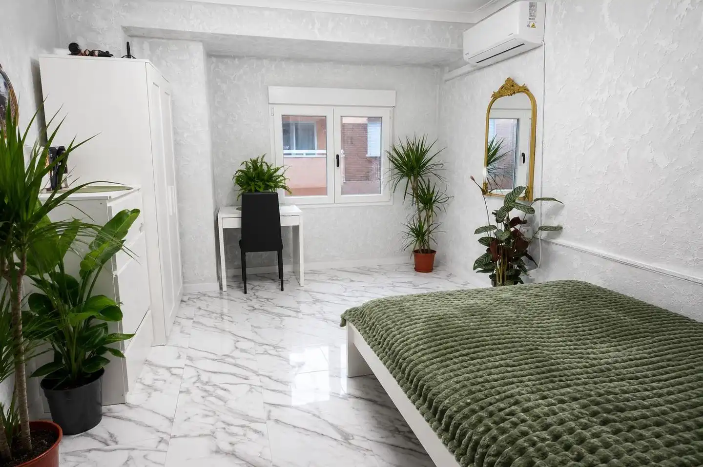 Schlafzimmer von Wohnung zum Verkauf in Mislata mit Klimaanlage und Möbliert