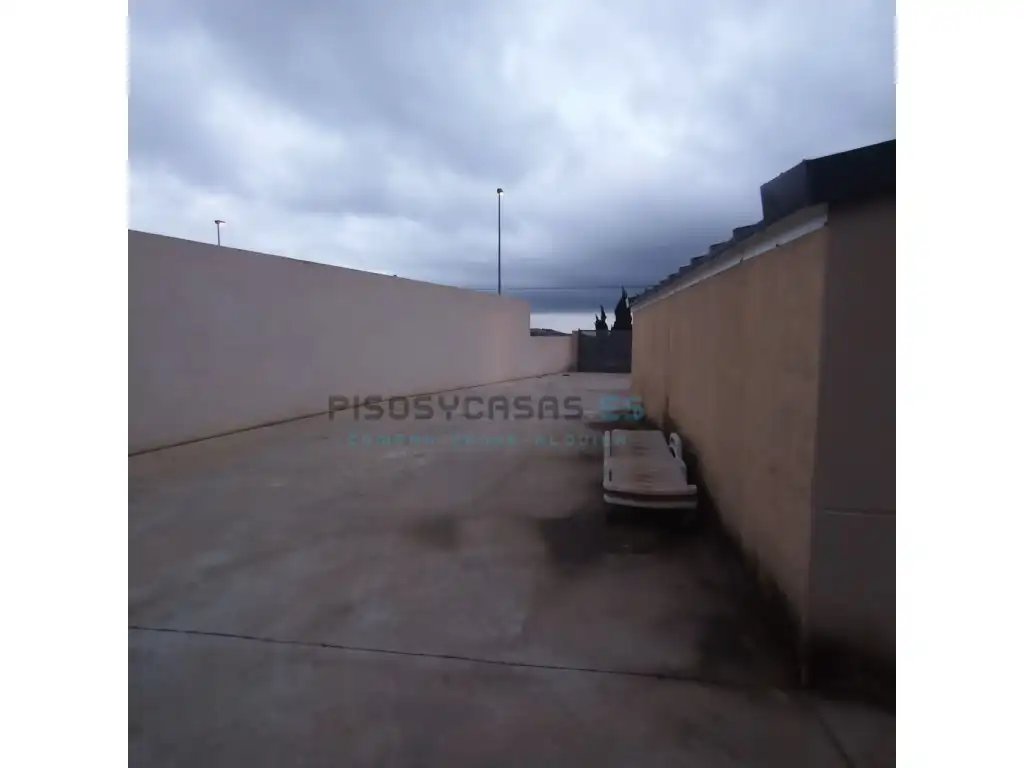 Aparcament de Casa o xalet en venda en La Muela amb Jardí privat i Terrassa