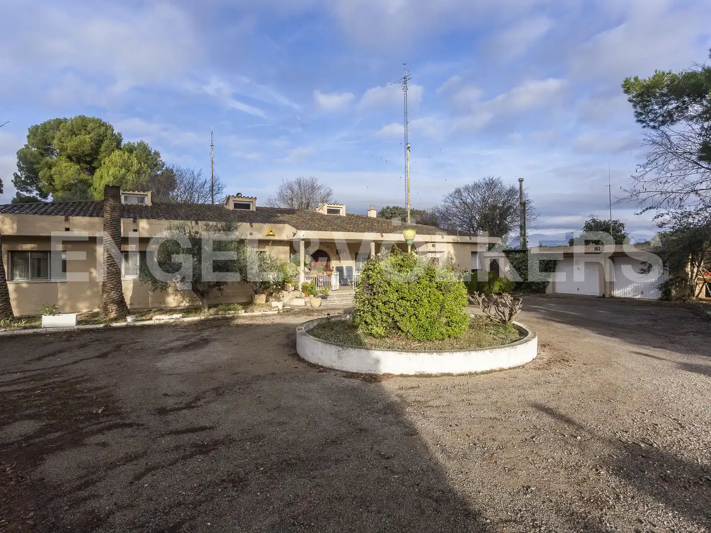 Vista exterior de Finca rústica en venda en Banyeres del Penedès amb Aire condicionat, Calefacció i Jardí privat