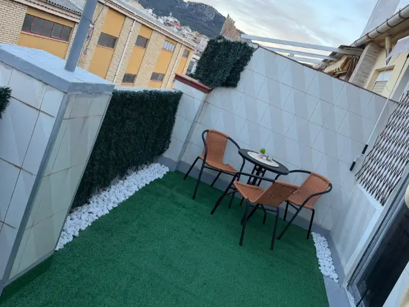Ático con jardín en alquiler en Doctor sempere 10