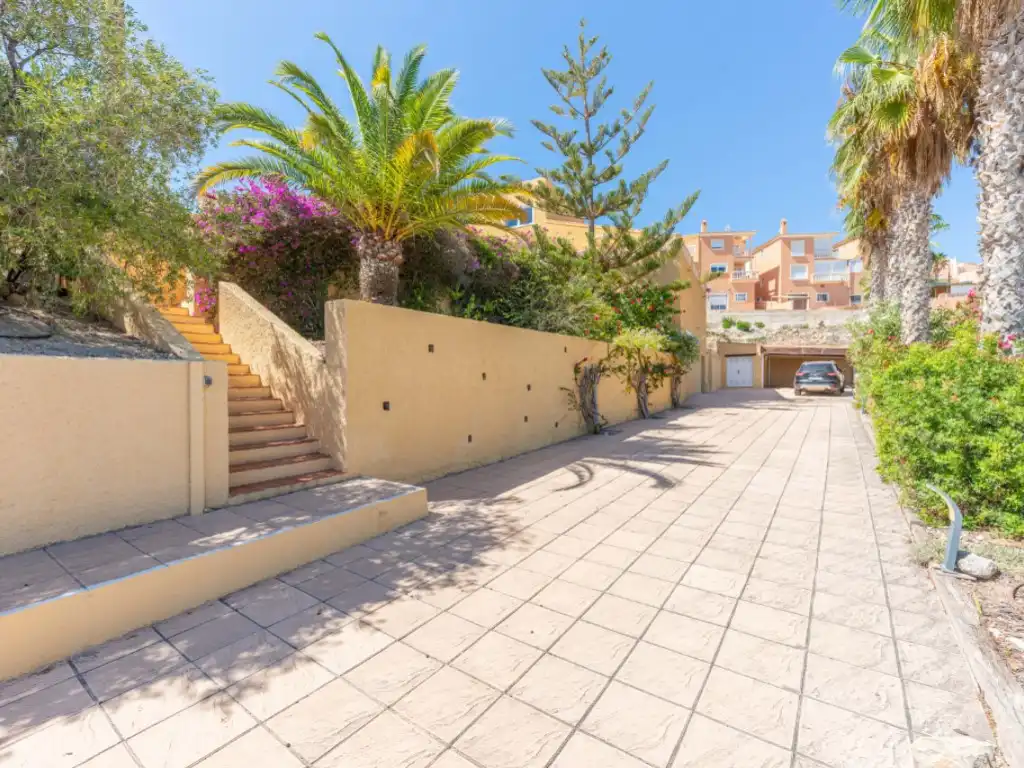 Houses for sale in Avenida Europa, Poble Nou - Montiboli