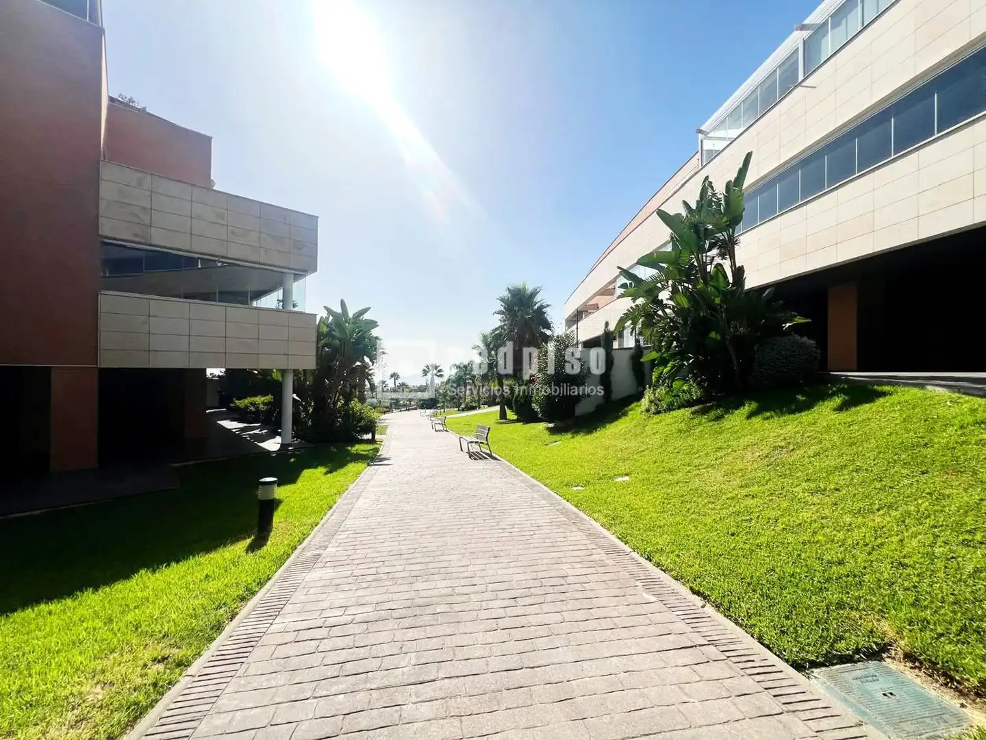 Vista exterior de Piso de alquiler en Torremolinos con Calefacción, Jardín privado y Terraza