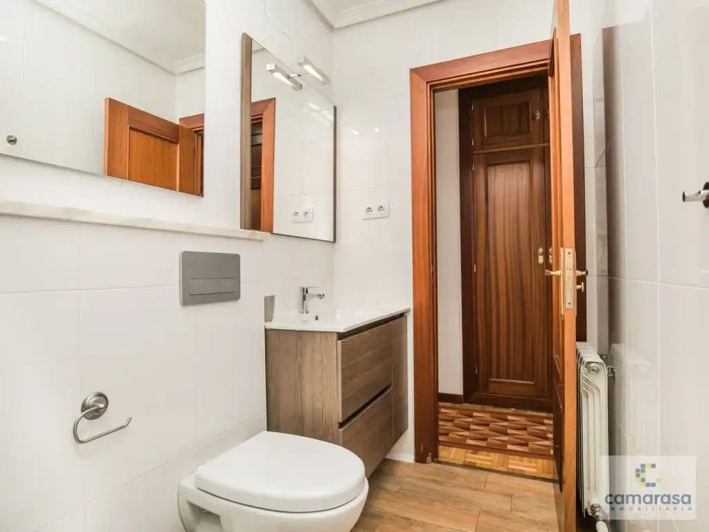 Badezimmer von Wohnung zur Miete in Ávila mit Heizung und Möbliert