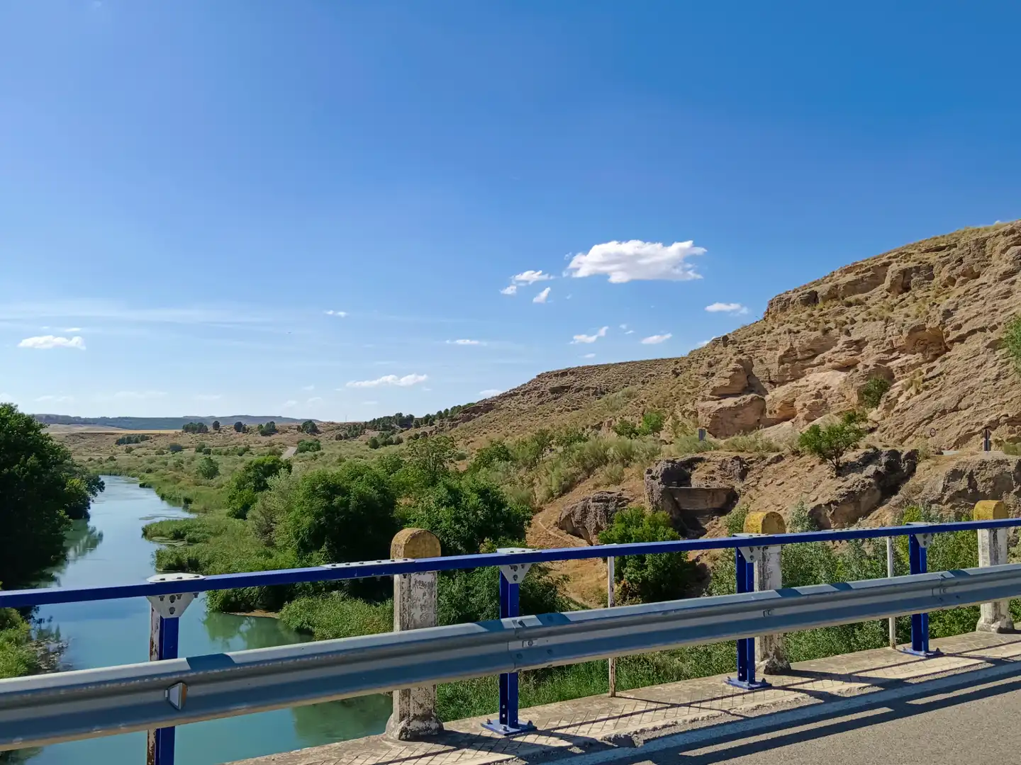 Vista exterior de Casa o xalet en venda en Illana amb Jardí privat, Terrassa i Piscina