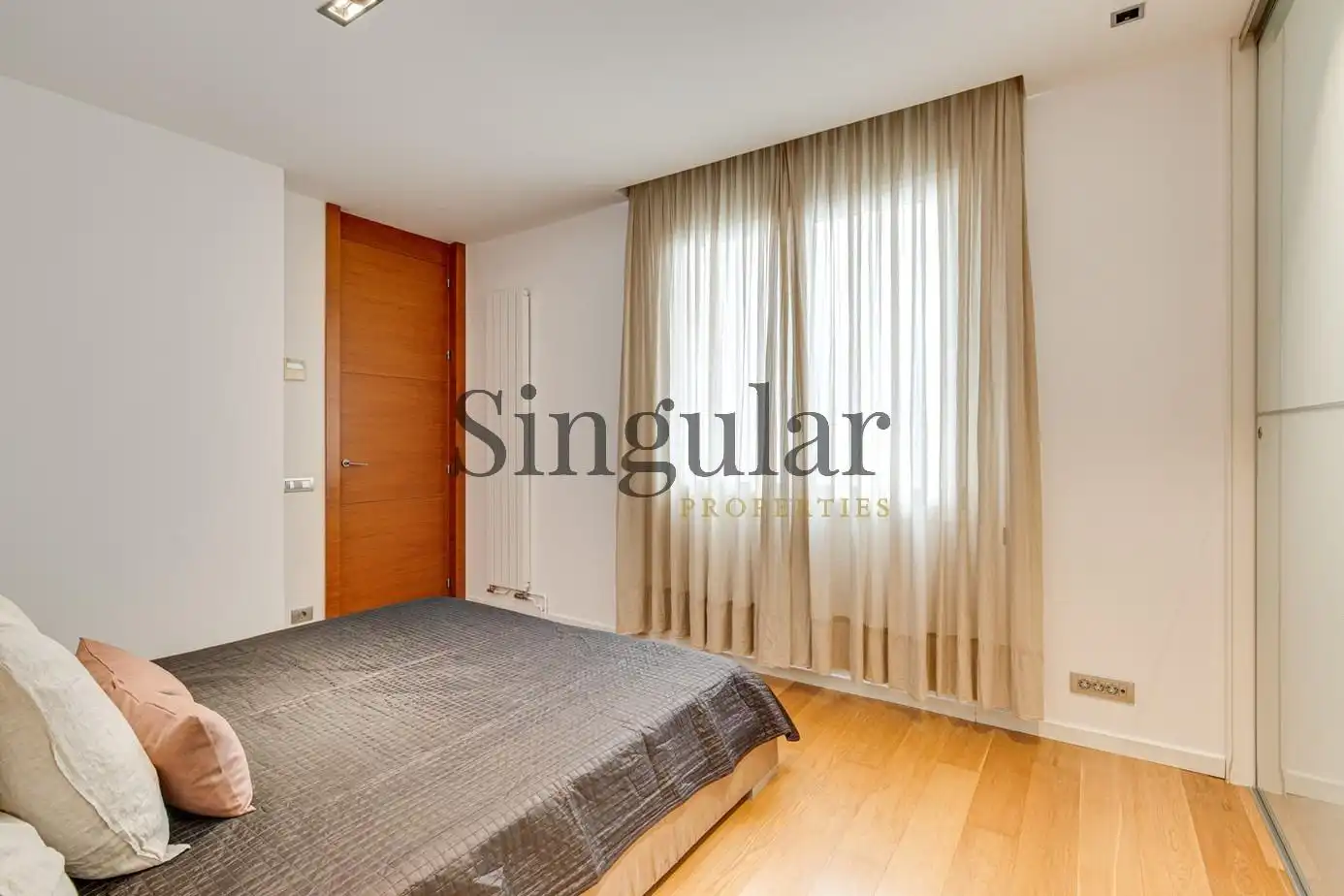 Habitación de Ático en venta en Barcelona con Calefacción, Parquet y Terraza