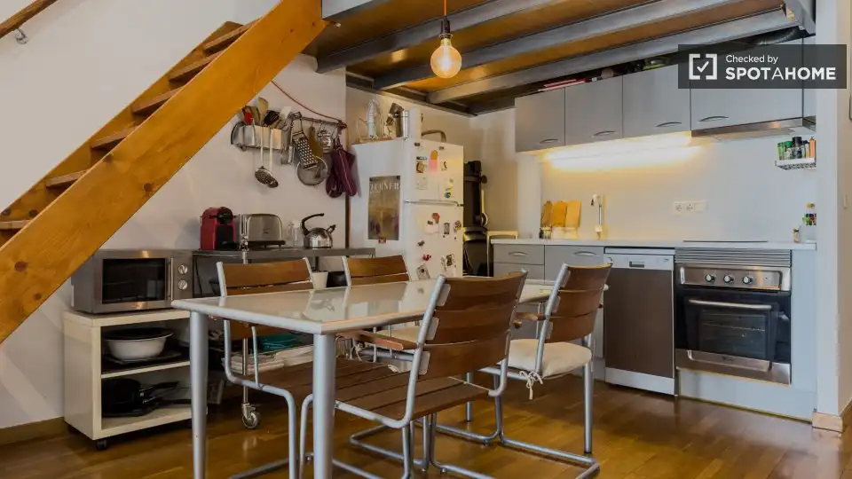 Appartamento con terrazza in affitto a Ciutat Vella, imagen 3