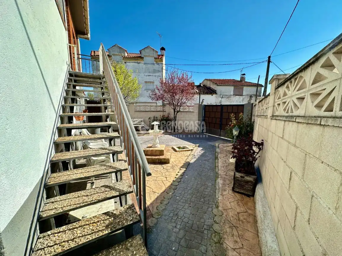 Vista exterior de Casa o xalet en venda en Santorcaz amb Calefacció