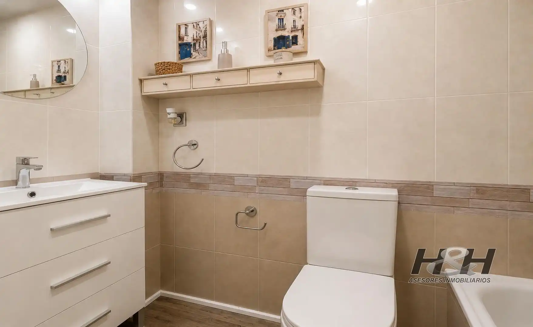 Baño de Piso en venta en Burjassot con Aire acondicionado, Calefacción y Balcón
