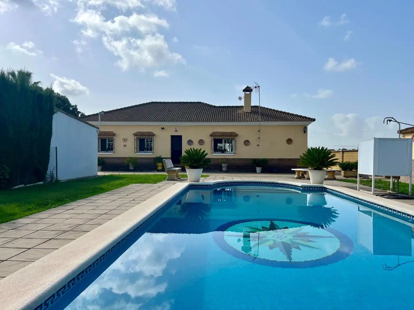 Vista exterior de Casa o xalet en venda en  Córdoba Capital amb Aire condicionat i Piscina