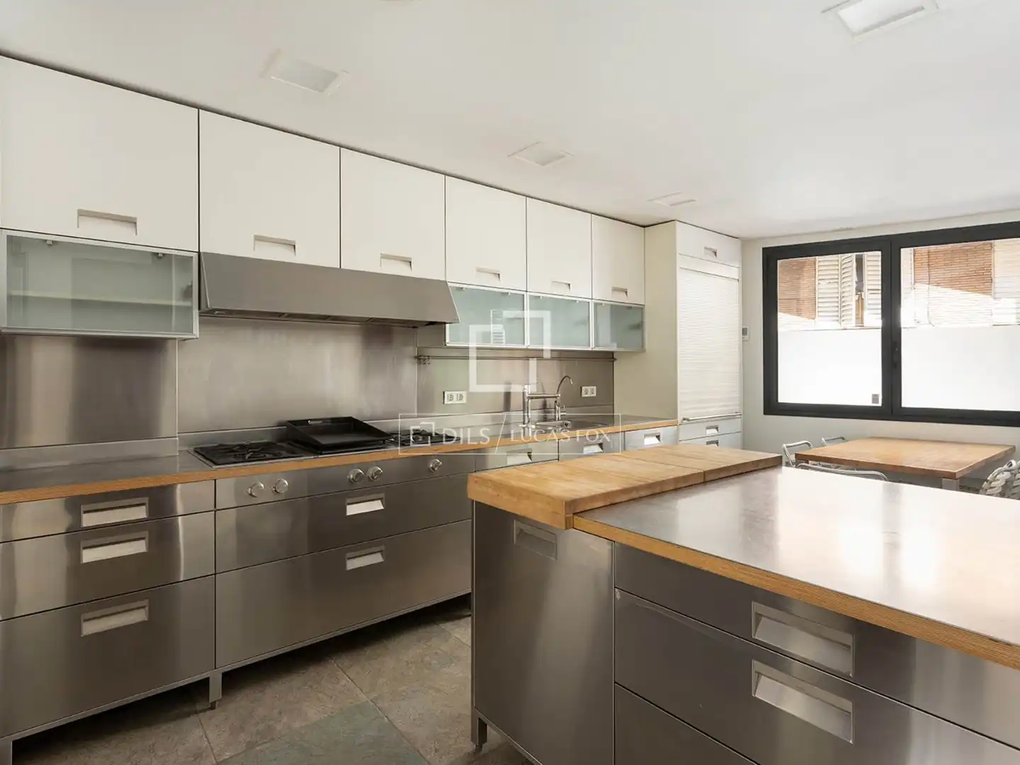Kitchen of Houses for sale in Barcelona  with Air Conditioner, Terrace and Storage room