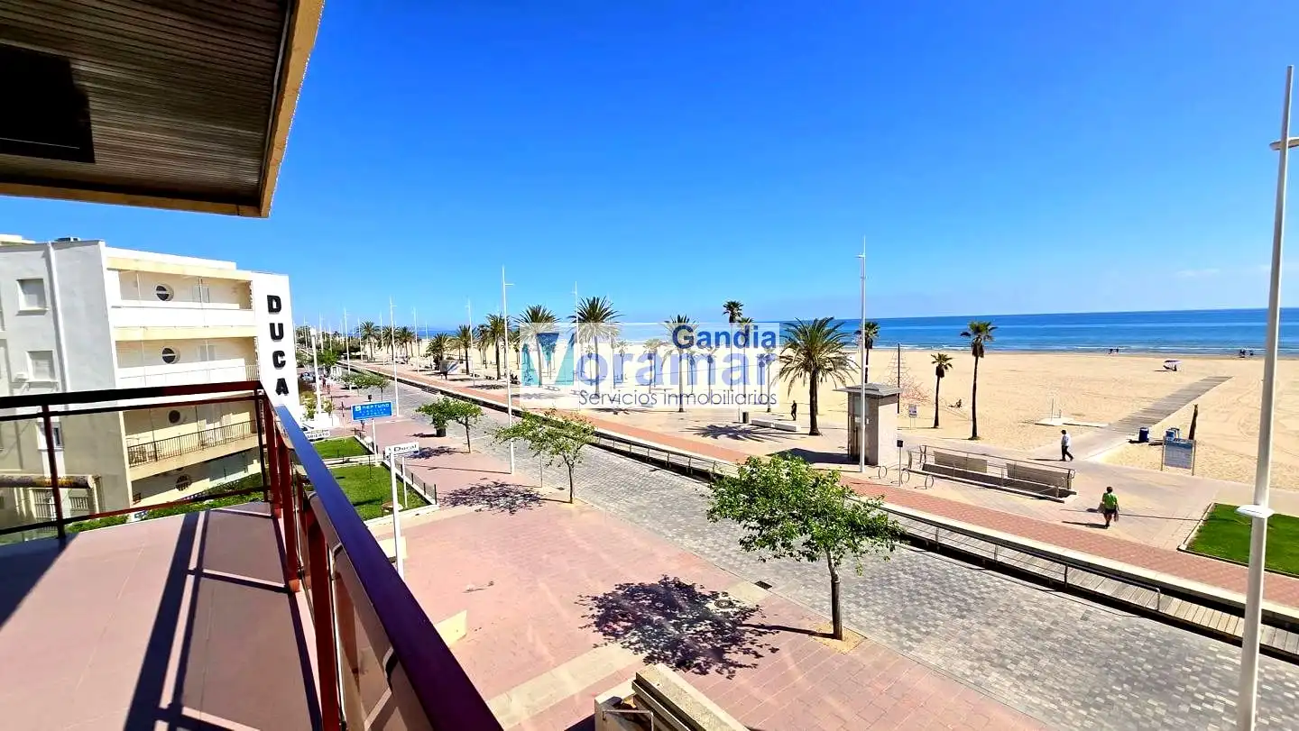Vista exterior de Apartament de lloguer en Gandia amb Aire condicionat, Terrassa i Moblat