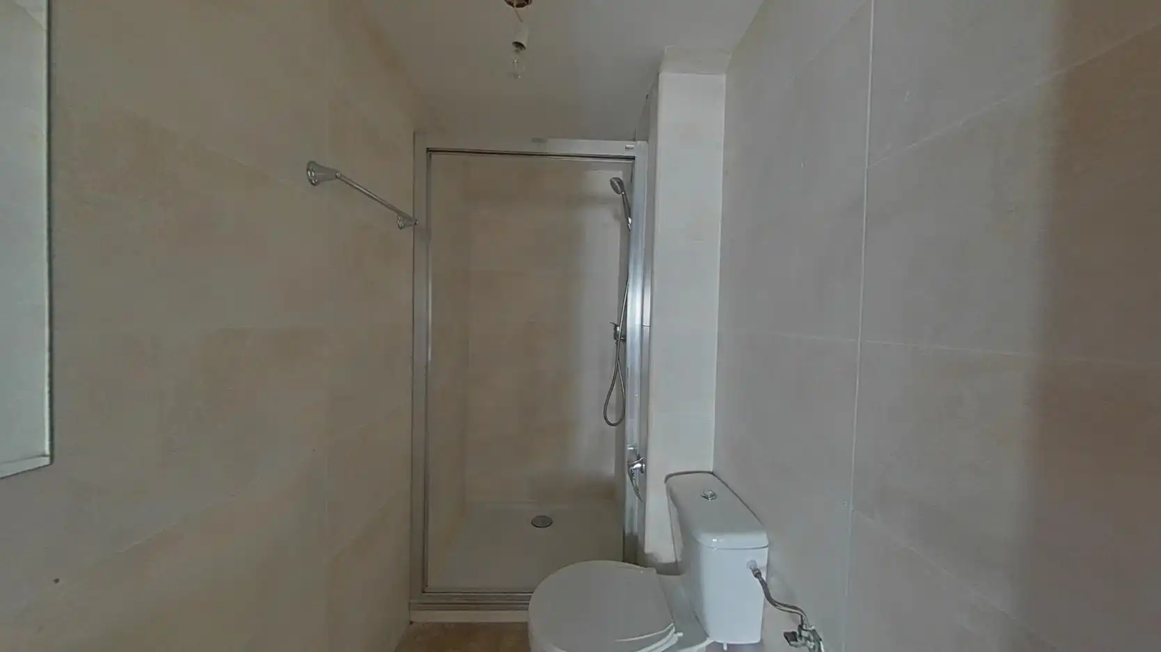 Baño de Piso en venta en Zaragoza con Calefacción, Horno y Balcón