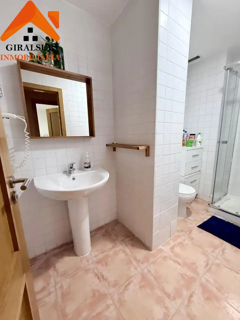 Bathroom of Flat for sale in Sevilla  with Air Conditioner, Terrace and Storage room
