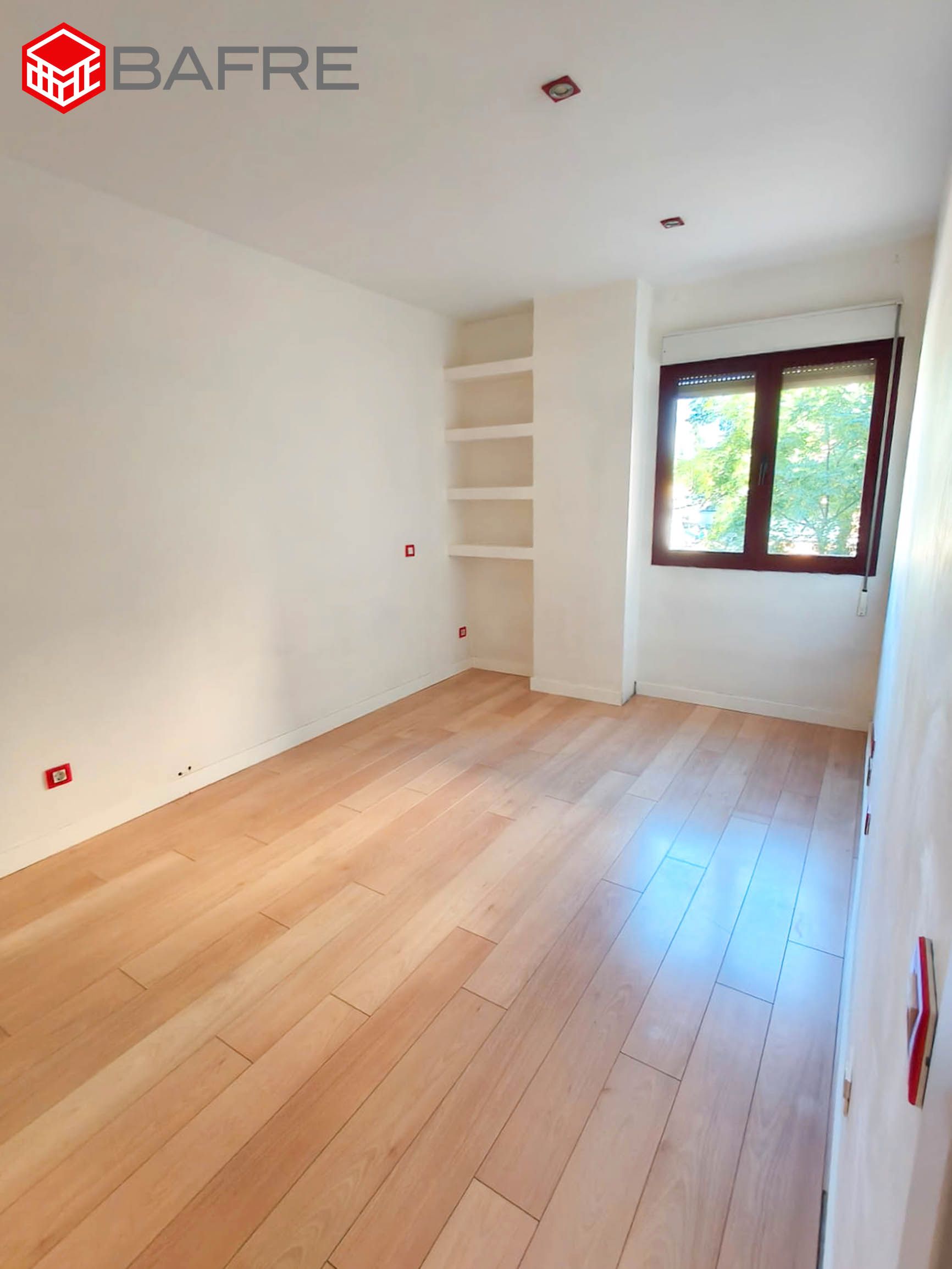 Habitación de Piso en venta en  Madrid Capital con Aire acondicionado, Calefacción y Jardín privado