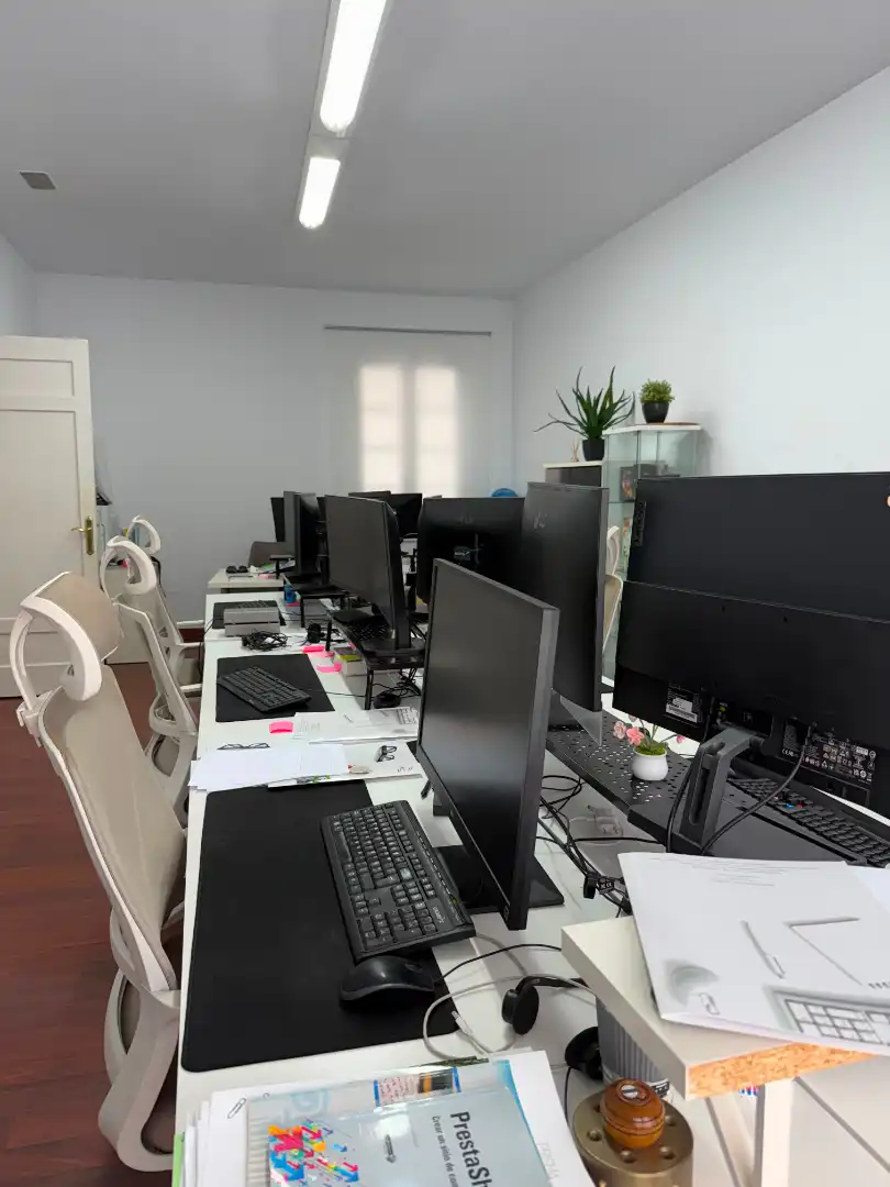 Oficina de alquiler en Avilés con Balcón