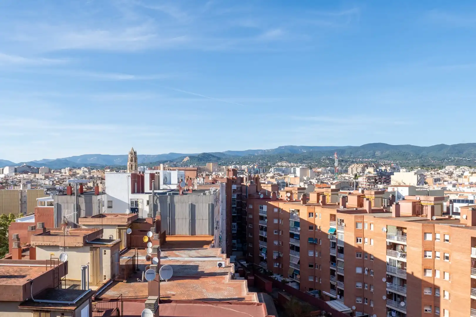 Außenansicht von Dachboden zum Verkauf in Reus mit Klimaanlage, Heizung und Terrasse